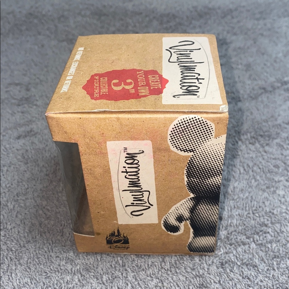 🛍️ NWT Retired Black Disney Vinylmation from the "Create your own" series! - Picture 2 of 3